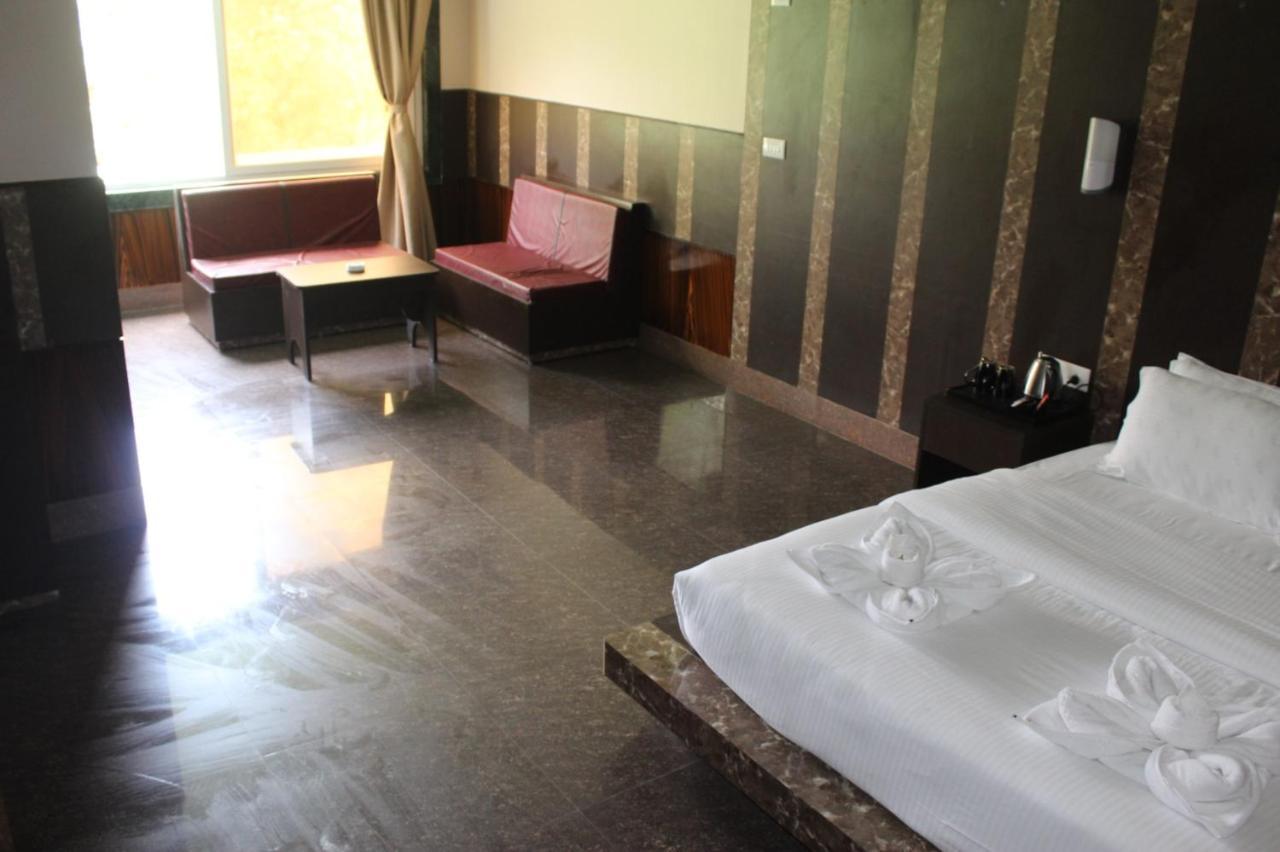 Hotel Subhashree Гангток Экстерьер фото