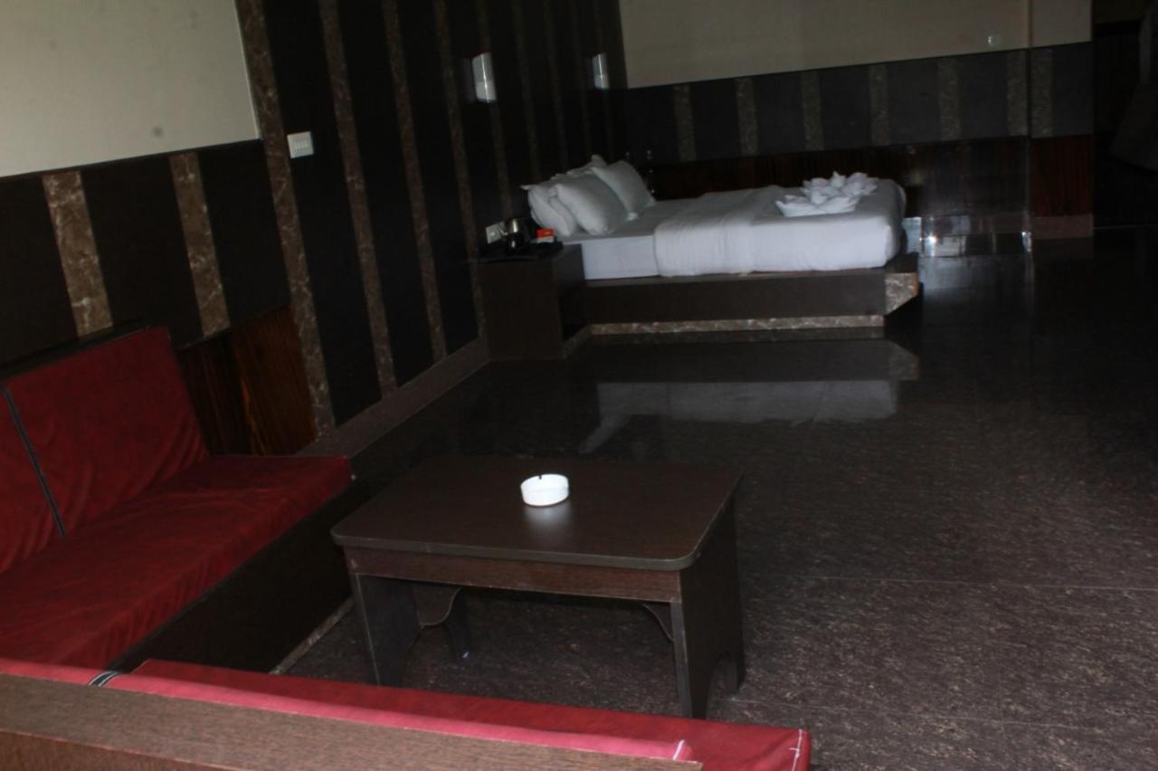 Hotel Subhashree Гангток Экстерьер фото